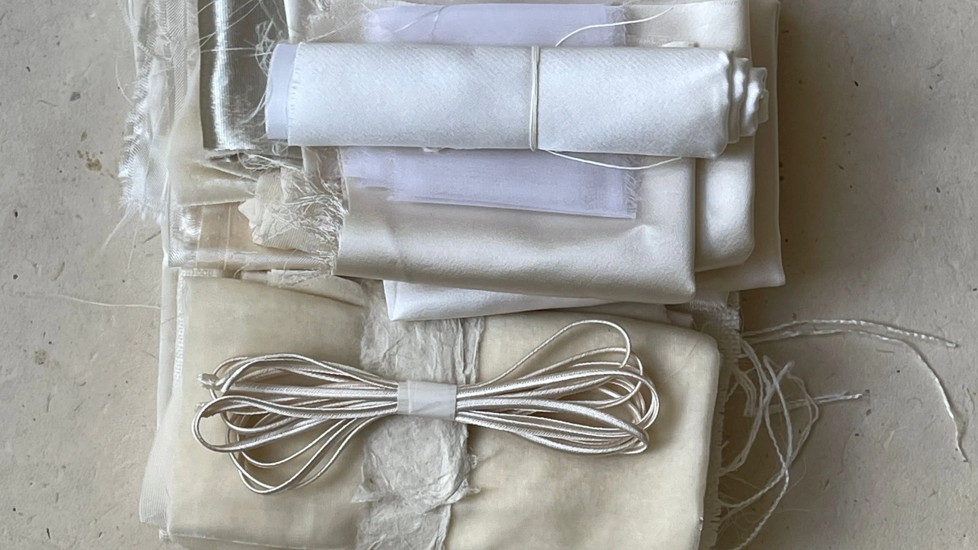 kesan warna ivory